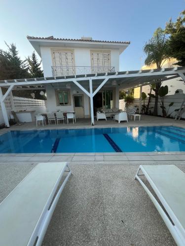 Riverland Turtle Beach Villa-1min walk to beach