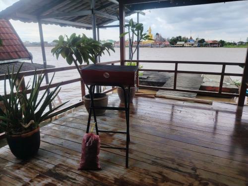Un balcón o terraza de Sabai Sabai House Koh Kret