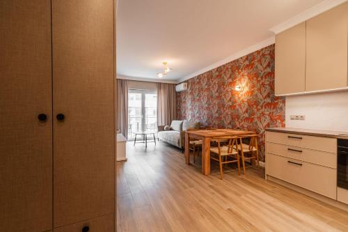 a kitchen and a dining room with a table at RentPlanet - Kępa Mieszczańska in Wrocław