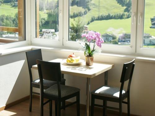 Posezení v ubytování Apartment Kaprun near Ski Lift & Glacier
