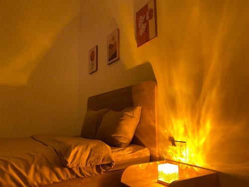 Postel nebo postele na pokoji v ubytování Homestay Là Nhà