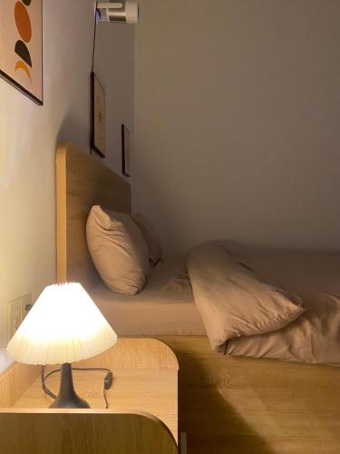 Postel nebo postele na pokoji v ubytování Homestay Là Nhà