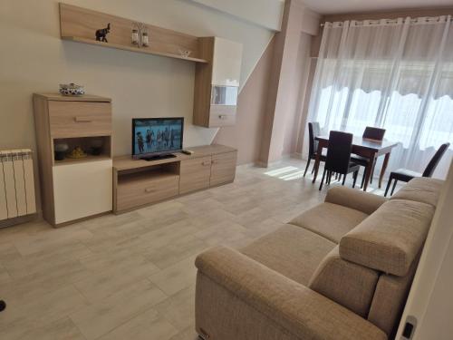 HC - Three room Cozy Apartment near Metro
