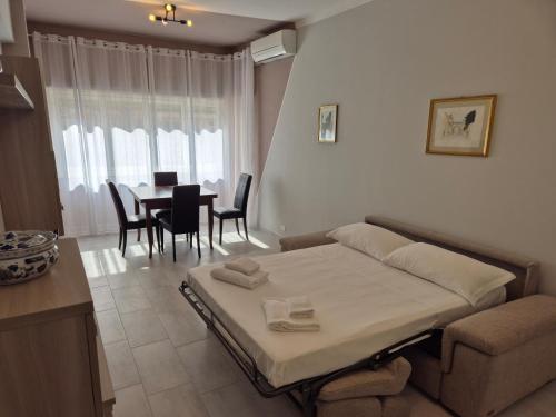 HC - Three room Cozy Apartment near Metro