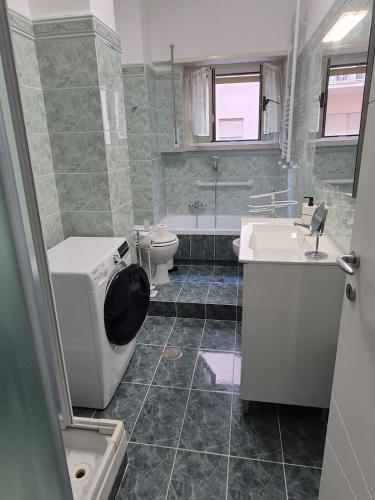 HC - Three room Cozy Apartment near Metro