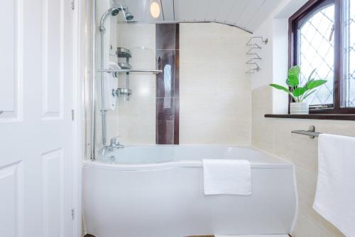 Ένα μπάνιο στο 4bed 3bath prv-parking x3 doubles x1 king