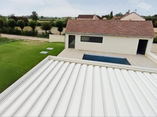 an overhead view of a white metal roof on a house at Les Hôtes des Maillets 