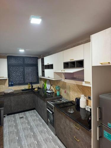 Kuchyň nebo kuchyňský kout v ubytování comfortable and near to airport