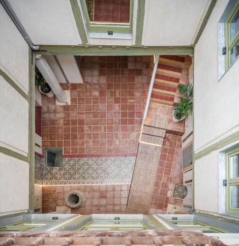 a bathroom with a shower in a building at Hotel Boutique Quinta Esencia in Toledo