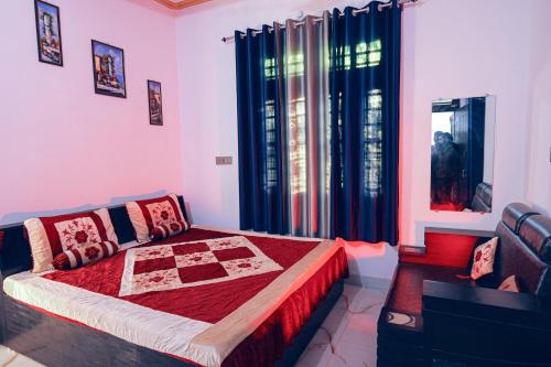 a bedroom with a bed and a window with curtains at Meri Chhat Homestay in Jāmb