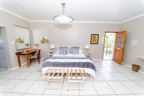 Ένα ή περισσότερα κρεβάτια σε δωμάτιο στο The Olive Tree Guest House