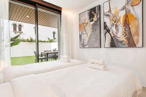 Stylish stay with terrace, pool and parking REMS