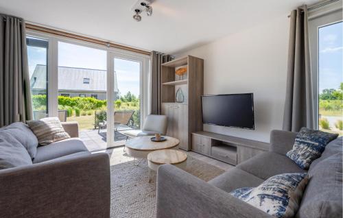 TV a/nebo společenská místnost v ubytování 3 Bedroom Cozy Home In Kamperland