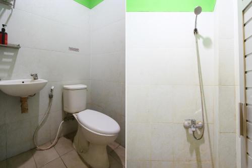 a bathroom with a toilet and a sink at OYO 94697 Hotel Amanah Sejahtera in Solo