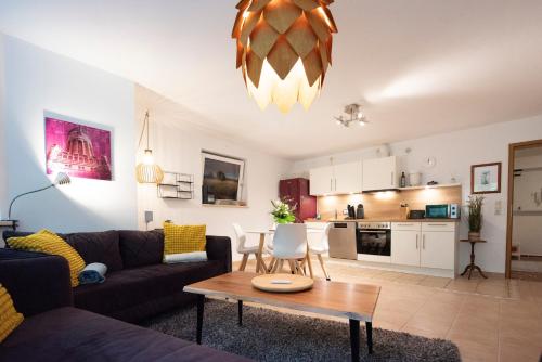 a living room with a couch and a table at Schnuckenstube Souterrain im Grünen in Schneverdingen