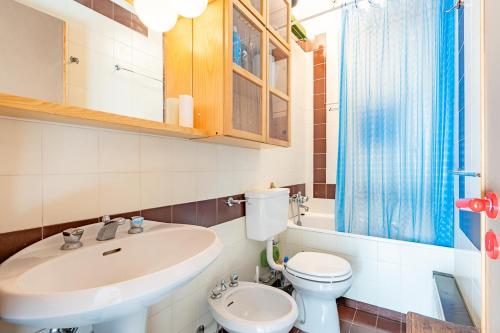 a bathroom with a sink and a toilet at G3 appartamento 21 Pila- Gressan in Pila