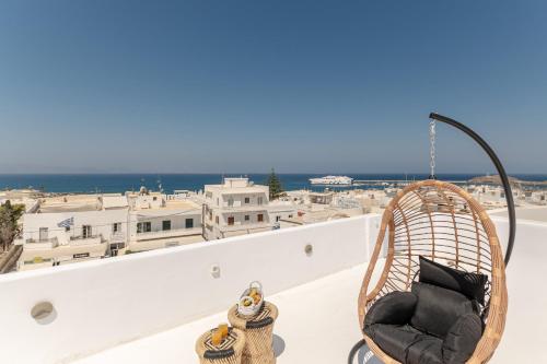 Maroussa's in Town with Sea view
