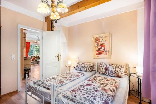 a bedroom with a bed in a room at Gästehaus Ziegler in Neuenkirchen