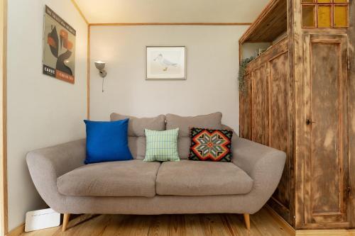 Зона вітальні в Walnut Cottage