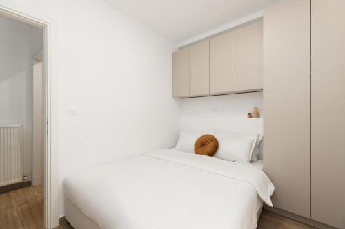 Lush Blush Luxury Apartment by BiNoBi!