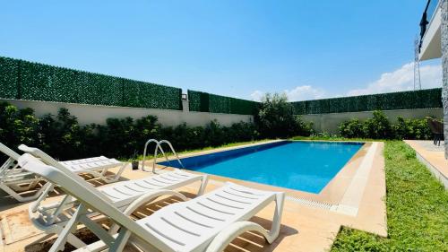 Kolam renang di atau dekat dengan Modern Luxury Villa