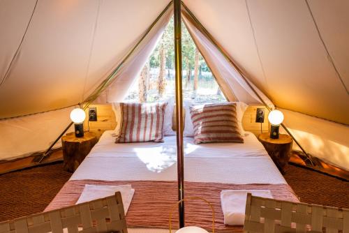 a room with two beds in a tent at DOMA Portugal in Mafra