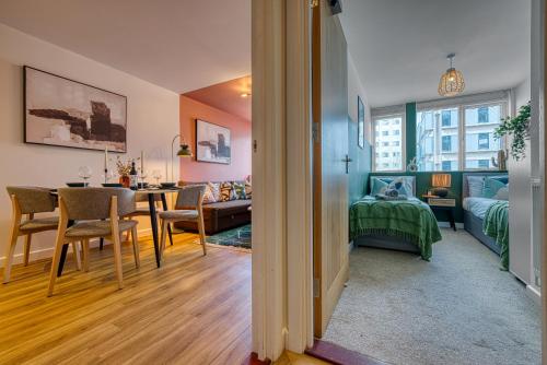 a living room with a table and a dining room at The Hideaway 2Br Apt Portsmouth City With Parking Sleeps 4-6 - Contractor Deals in Portsmouth