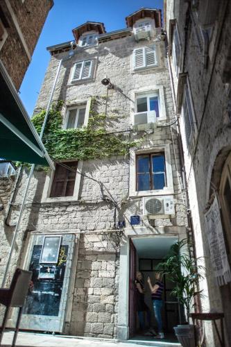 West Wall Apartment