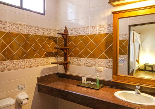 Un baño de Bhundhari Chaweng Beach Resort Koh Samui - SHA Plus