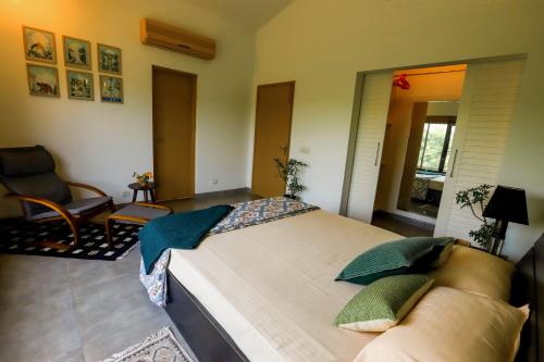 a bedroom with a large bed and a couch at Peaceful Escape in Gurgaon - Villa Retiro Do Sol in Manesar