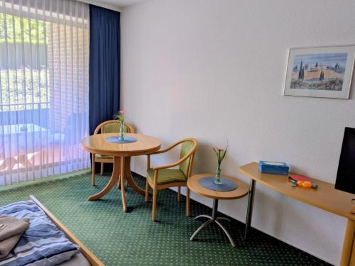 Μια τηλεόραση ή/και κέντρο ψυχαγωγίας στο Apartment, Zentrumsnah mit Pool und Balkon