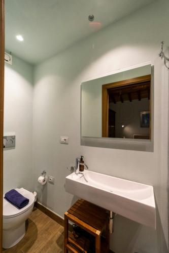 Ένα μπάνιο στο Villa With Heated Pool In Toscana