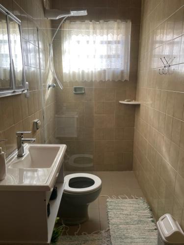 Ένα μπάνιο στο Recanto charmoso em Caraguatatuba