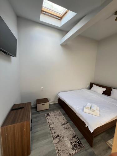 Кровать или кровати в номере Nesto Rooms