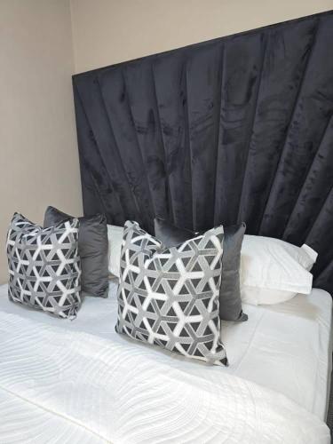 Postel nebo postele na pokoji v ubytování Grey house