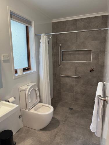 Ένα μπάνιο στο Canberra 3 bedroom quiet home to remember