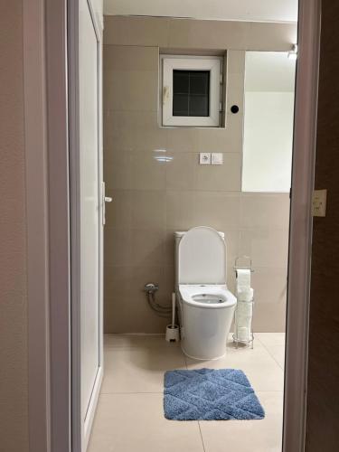 Ένα μπάνιο στο Large house for summer holidays