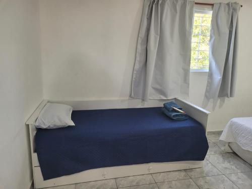 Ένα ή περισσότερα κρεβάτια σε δωμάτιο στο Monoambiente en Resistencia