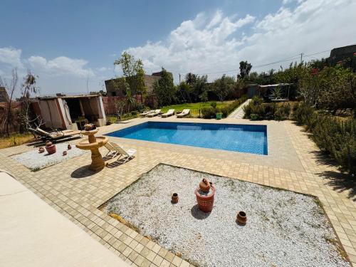 a swimming pool in a yard with at Villa Privée avec Piscine et Calme Absolu 