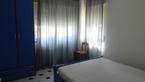 a bedroom with a bed and a window at Appartamento Lungomare Trebisacce in Trebisacce