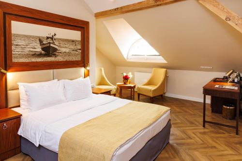 Cama ou camas em um quarto em Jakubowy Hotel