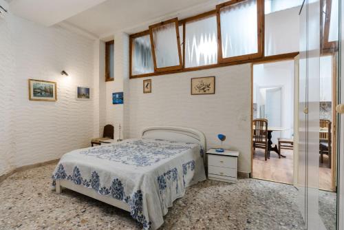 Ένα ή περισσότερα κρεβάτια σε δωμάτιο στο Etnea Home with Pool by Wonderful Italy
