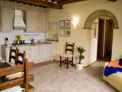 a room with a kitchen and a living room at Una finestra sul silenzio Trilocale in Santa Luce