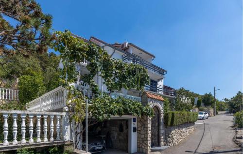 2 Bedroom Lovely Apartment In Dramalj
