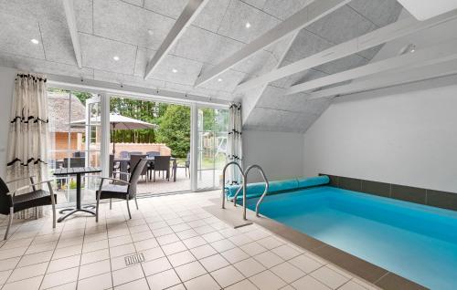 Πισίνα στο ή κοντά στο Lovely Home In Ulfborg With Wifi