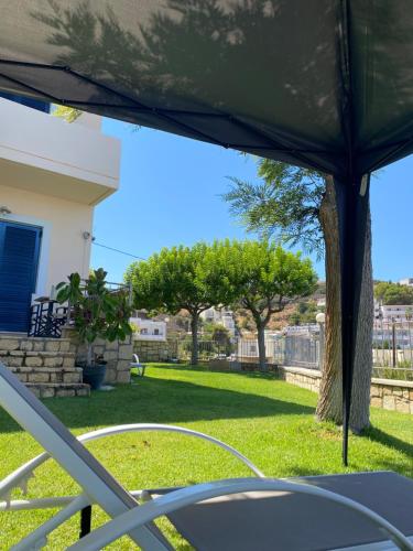 a view of a yard from a tent at Emerald Bay Villa in Balíon