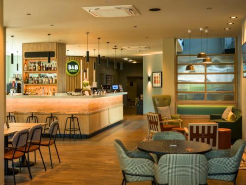 Lounge atau bar di B&B HOTEL Ipswich