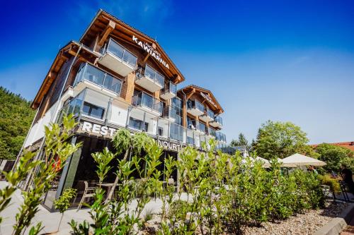 Nourt Rooms & Kitchen