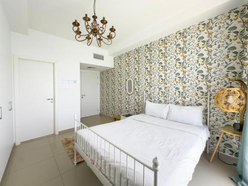 Ένα ή περισσότερα κρεβάτια σε δωμάτιο στο Stunning Seaview 1BR Apartment in Pacific, Al Marjan Island