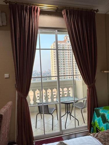Ένα ή περισσότερα κρεβάτια σε δωμάτιο στο 2 Bedroom apartment at Senayan
